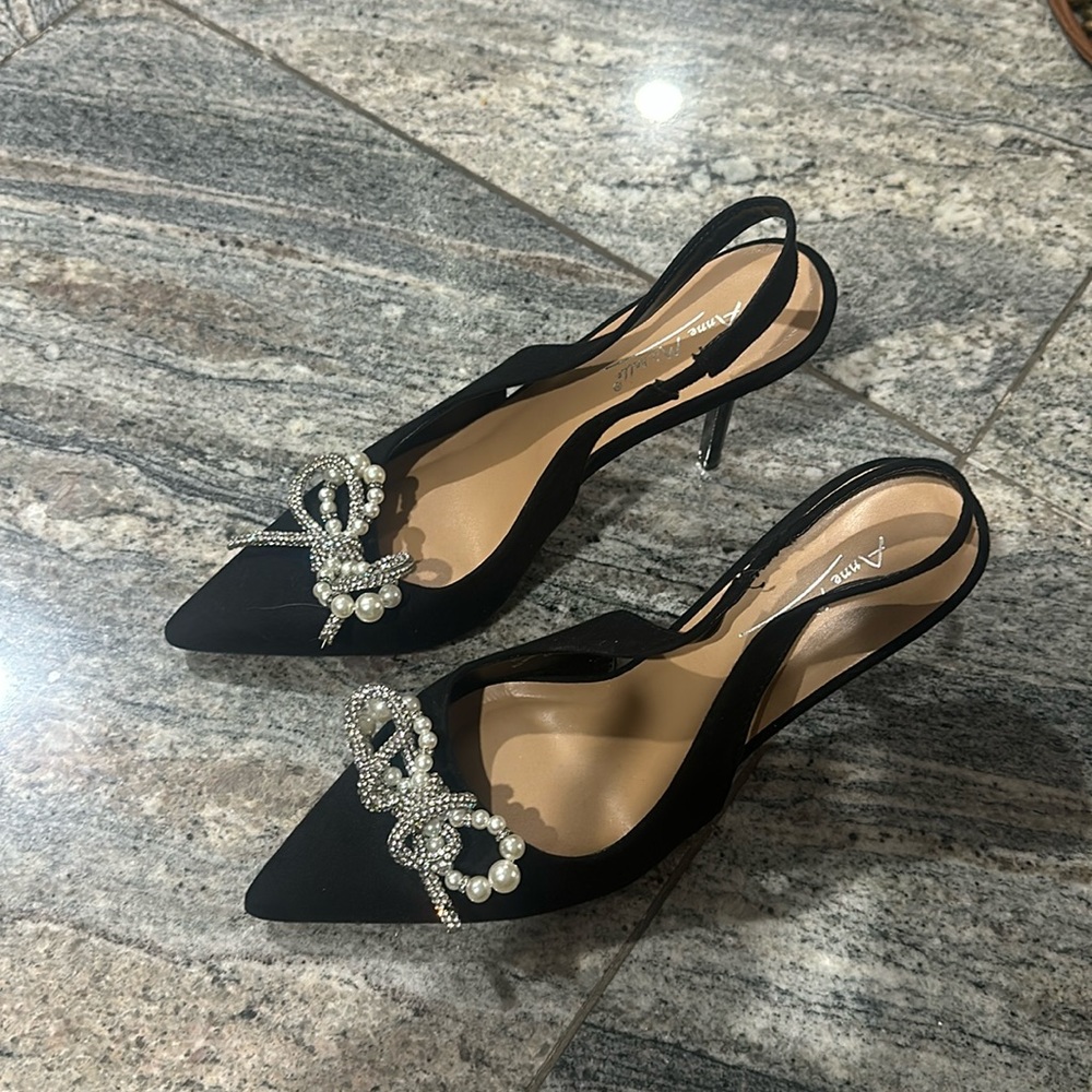 Heels with bow size 8